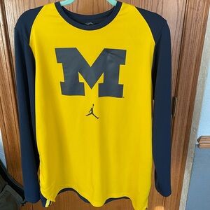 Michigan Wolverines 100% polyester long sleeve T shirt
